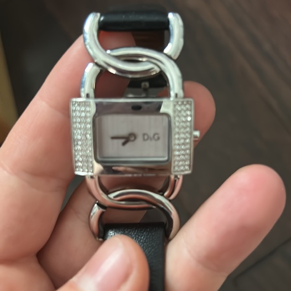 D&G Leather and Silver watch - Picture 3 of 7